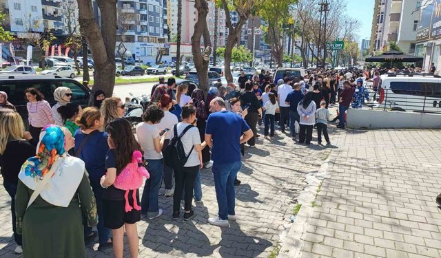 Adana'da 100 TL'lik ürün izdihamı