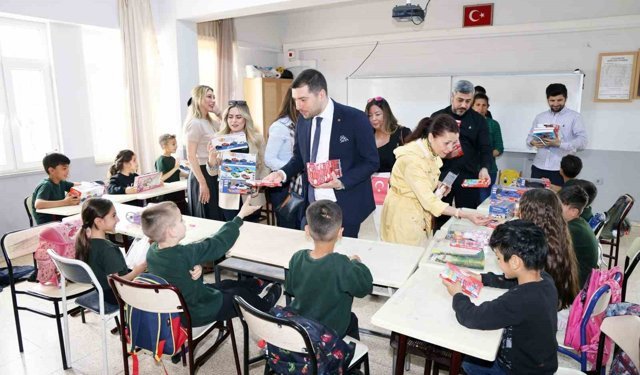 Adana'da çocuklar unutulmadı