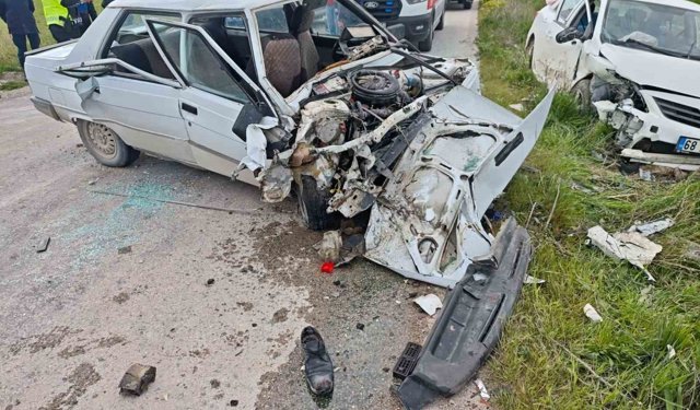 Aksaray'da 2 otomobil çarpıştı: 4 yaralı