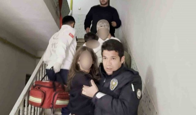 Aksaray'da 5 katlı apartmanda yangın paniği, bina tahliye edildi