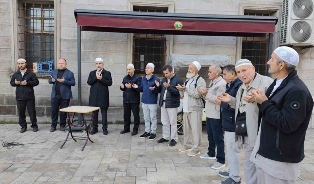 Alaplı'da Hacı Adayları Dualarla Uğurlandı