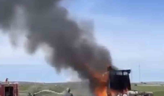 Alevlere teslim olan tır küle döndü