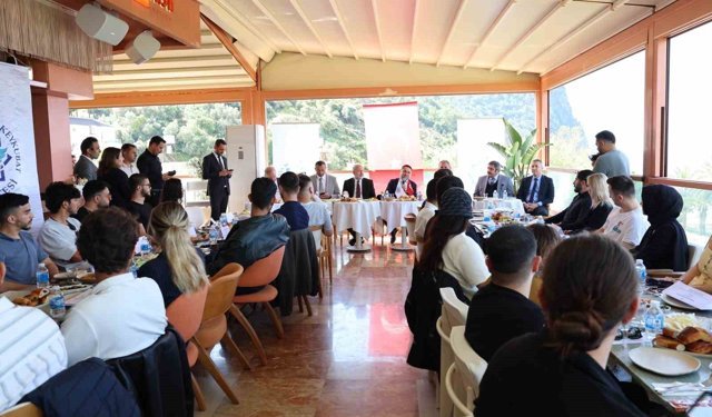 ALKÜ'de öğrenci toplulukları buluştu