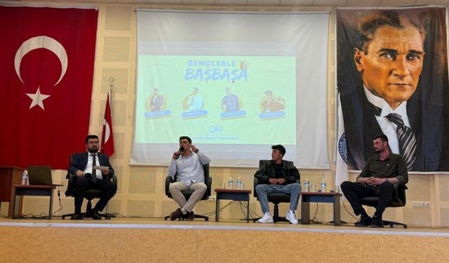 Altıntaş MYO'da genç çiftçi fenomenler öğrencilerle buluştu