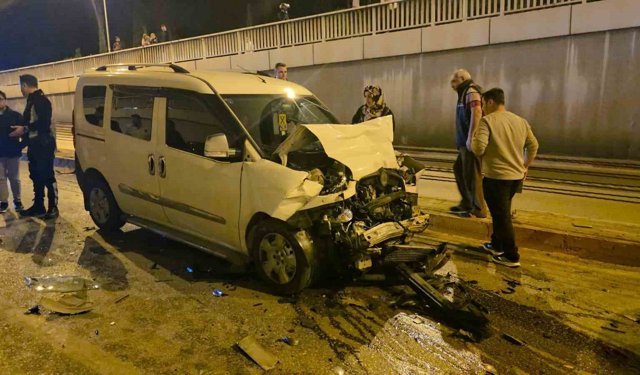 Antalya'da 11 araçlı zincirleme kaza: 1 yaralı