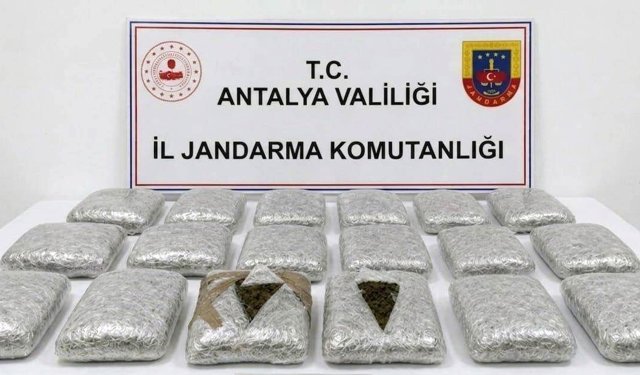 Antalya'da jandarmadan uyuşturucu operasyonu: 30 kilogram skunk maddesi ele geçirildi