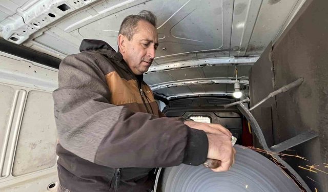 Arabası atölyesi oldu: Bıçakçı 35 yıldır Trakya'da bıçak biliyor