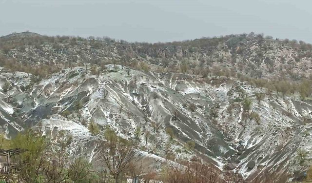 Arıcak'ta sağanak ve dolu etkili oldu
