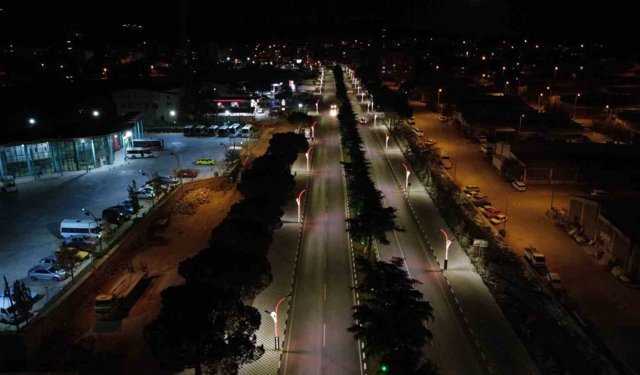 Ay-yıldızlı ışıklar Demirci'yi aydınlattı