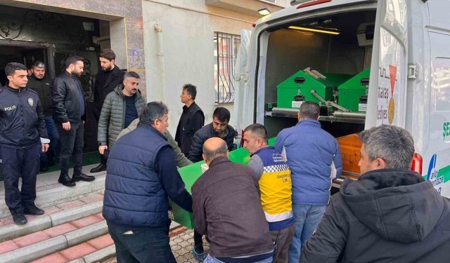 Babasını öldüren genç: 'Üzerine atlayarak elimde bulunan bıçakla boğazını kestim'