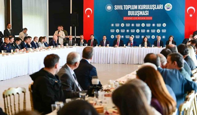 Bakan Gürlek, Edirne'de STK temsilcileriyle bir araya geldi: 'Biz il ziyaretlerine çok önem veriyoruz'