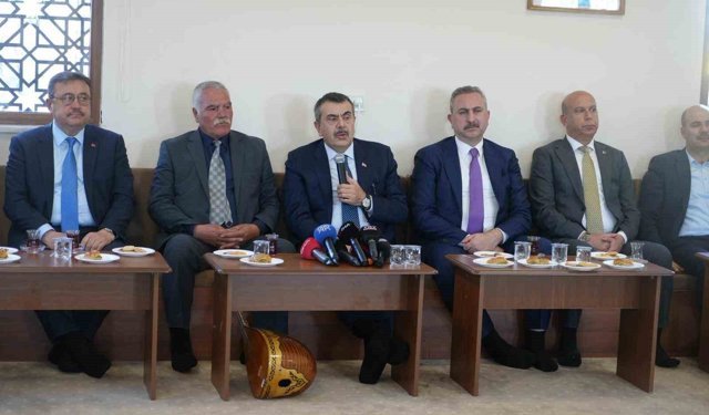 Bakan Tekin: 'Müfredatımızın içerisine çocuklarımızın dini inançlarını öğrenebilecekleri yeni dersler ekledik'