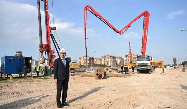 Başkan Altay: 'Otogar kavşağında kara yolunu ve raylı sistemi üste alacak bir köprülü kavşak çalışması yürütüyoruz'