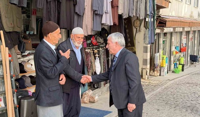 Başkan Karamehmetoğlu esnaf ve halkla bir araya geldi