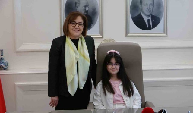 Başkan Şahin koltuğunu devretti