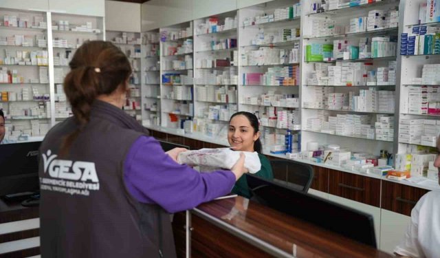 Başkan Zencirci, eczane teknisyenlerini unutmadı