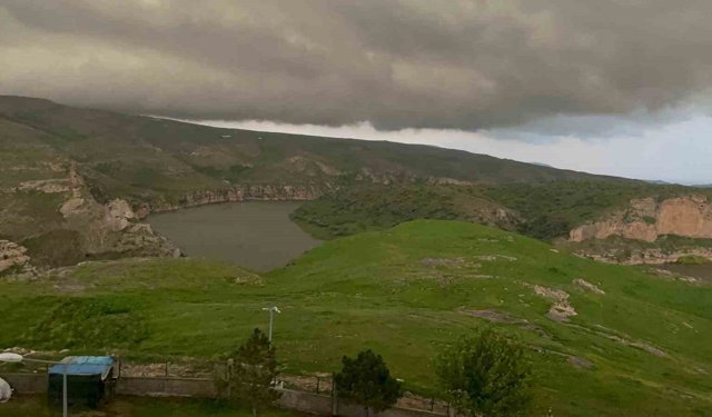 Batman'da sağanak sele neden odu, AVM girişinde tavan çöktü