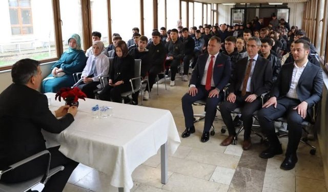 Bayburt Lisesi öğrencilerine kariyer tavsiyeleri verildi