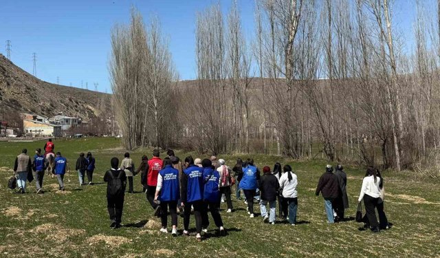 Bayburt'ta gençler çiftlikte ekranlardan uzak bir gün geçirdi
