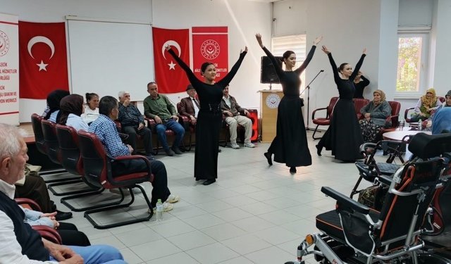 Bilecik huzurevinde Kafkas halk oyunlarıyla renkli anlar yaşandı