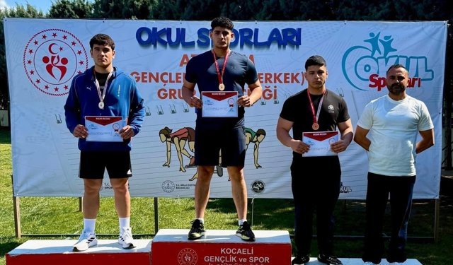 Bilecikli atlet sporcusu şampiyon oldu