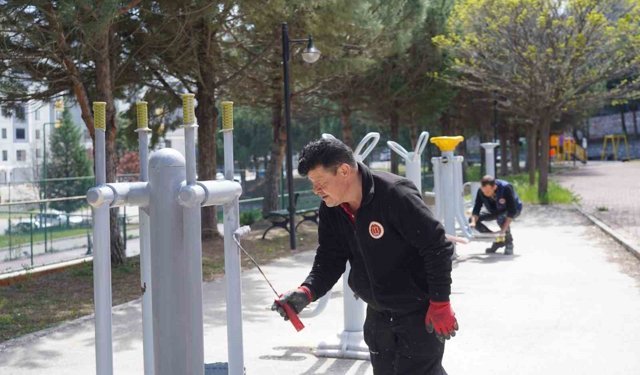 Bilecik'te park ve oyun alanlarına yeni kameriyeler yerleştirildi