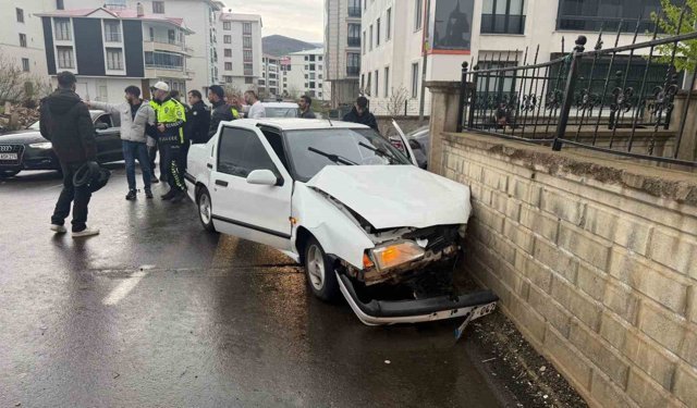 Bingöl'de trafik kazası: 2 yaralı