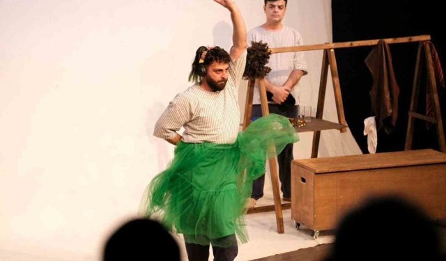 Bodrum'da perde 'Cambazın cenazesi' ile kapanıyor