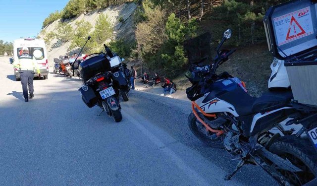 Bolu'da motosikletler peş peşe kaza yaptı: 2 yaralı