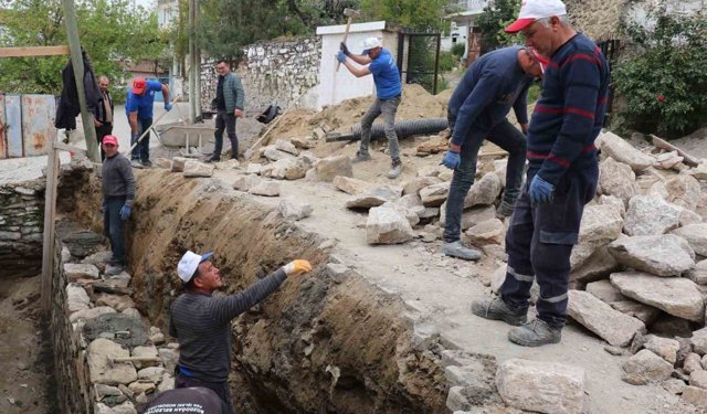Bozdoğan Belediyesi Alamut Mahallesi'nde taş duvar çalışmasını tamamladı