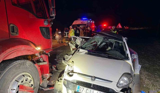 Burdur'da anneyi çocuklarından ayıran feci kaza: 1 ölü, 4 yaralı
