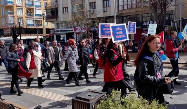 Burdur'da otizm için farkındalık yürüyüşü düzenlendi