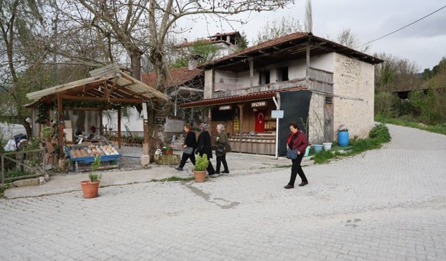 Burdurlu turistler Çameli'nin doğal güzelliklerine hayran kaldı