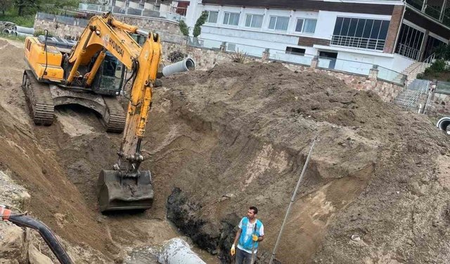 Burhaniye'de sezon öncesi Ören Plajında alt yapı çalışmalarına başlandı