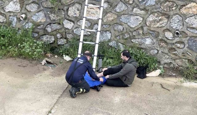 Bursa'da dereye düşen adamı ekipler kurtardı