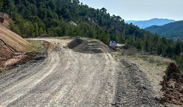 Çameli Belediyesinden aralıksız yol çalışması