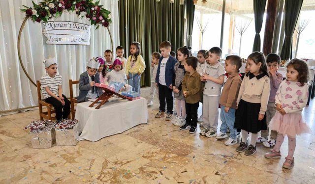 Çameli'de minik öğrencilerin Kur'an-ı Kerim'e geçiş heyecanı düzenlenen törenle taçlandı