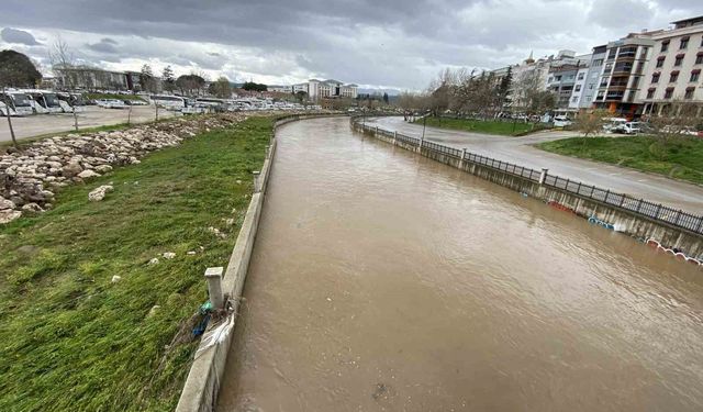 Çanakkale'de taşan Kocabaş Çayı normale döndü