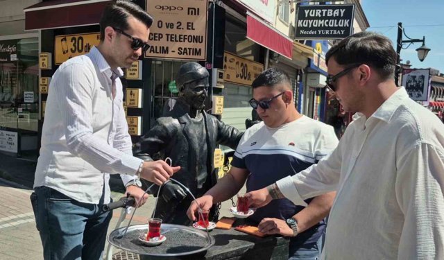 Çay dağıtımına yetişemeyince 'cincır' ile servise başladı