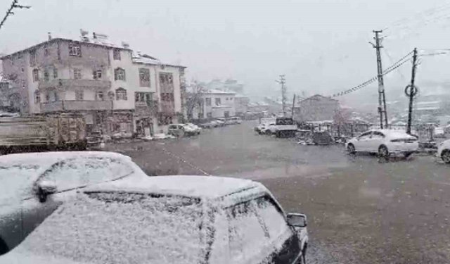 Çelikhan ilçesinde kar yağışı başladı