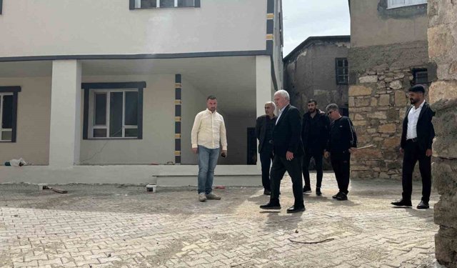 Çermik'te bozulan yolların yapımına başlandı
