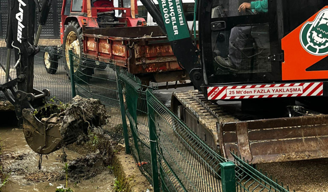 Cerrah'ta sulama kanalları temizlendi