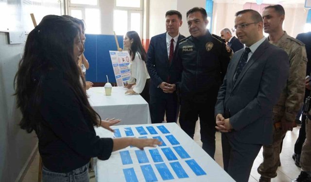 Cizre'de Bilim Fuarı yoğun ilgi gördü