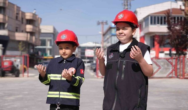 Çocukların itfaiyeci olma hayalleri gerçek oldu