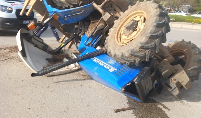 Çorum'da traktör ile ambulans çarpıştı: 1 yaralı