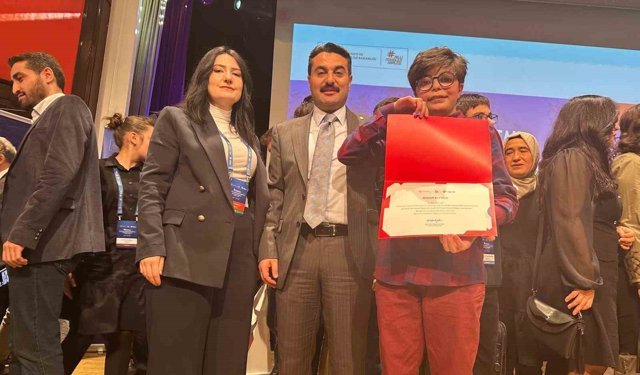 CÜ Vakfı Okulları öğrencisi bölge 3'üncüsü oldu