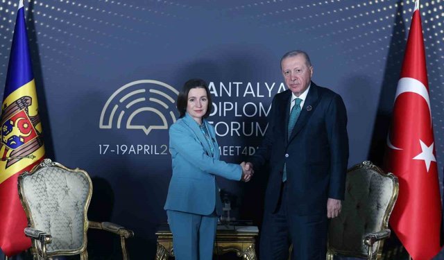 Cumhurbaşkanı Erdoğan, Moldova Cumhurbaşkanı Sandu ile bir araya geldi
