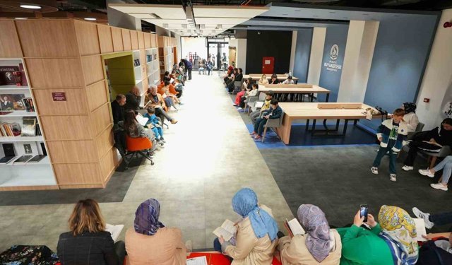 Denizli'de çocuklar 'Telefonu Bırak, Kitaba Sarıl' çağrısına kulak veriyor