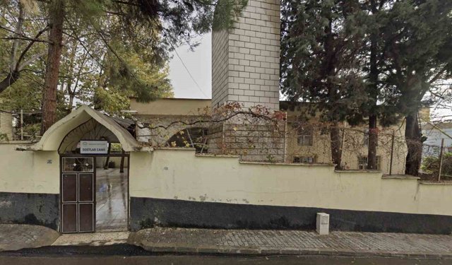 Depremde yıkılan Dostlar Camii, yeniden ayağa kalkıyor