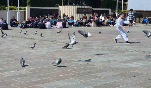 Dikkat dağıtan ortama rağmen dikkat çekmeyi başardılar